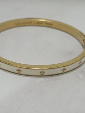 Kate Spade New York White Enamel Gold Tone Spade Bangle Bracelet Hinged
